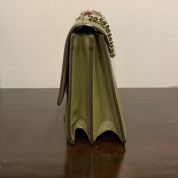 A cute Tory Burch Robinson convertible bag - Picture 5 of 16